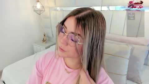 Snapshot of im_dalhia chatting on 03/11/25, 08:31 DAHLIA online show from 03/11/25, 08:31