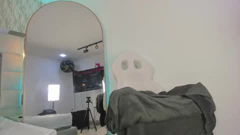 Snapshot of im_dalhia chatting on 09/14/25, 01:32 DAHLIA online show from 09/14/25, 01:32