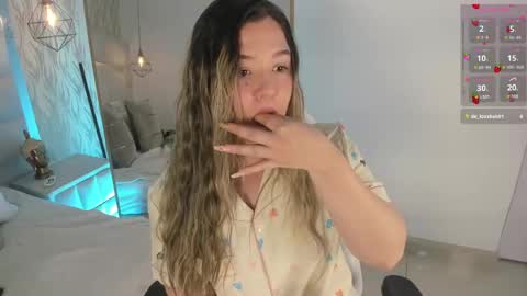 Snapshot of im_dalhia chatting on 09/19/25, 09:15 DAHLIA online show from 09/19/25, 09:15