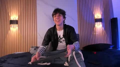 Snapshot of im_daren chatting on 12/16/25, 01:43 daren online show from 12/16/25, 01:43