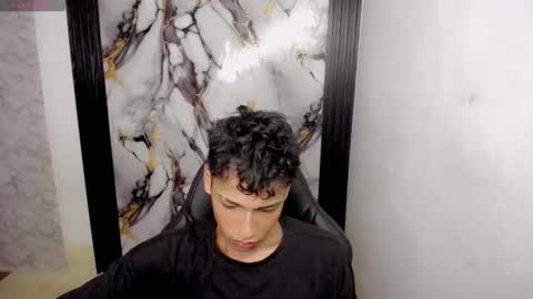 im_david01 online show from 12/18/25, 02:56