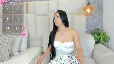 im_isabella1 online show from 04/01/26, 05:41