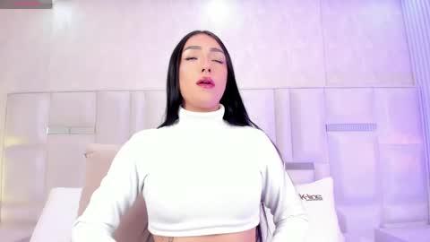 im_isabella1 online show from 05/18/26, 08:58
