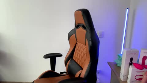 Laia online show from 02/15/25, 01:16