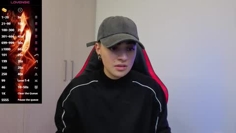 Laia online show from 12/18/25, 01:44