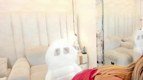 Mailyn Jung online show from 03/26/26, 12:00