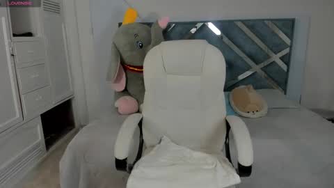 Mila online show from 09/15/25, 07:47