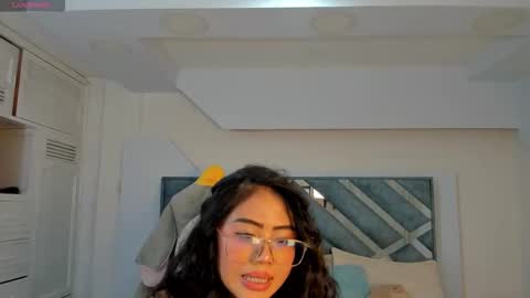 Mila online show from 09/16/25, 07:48