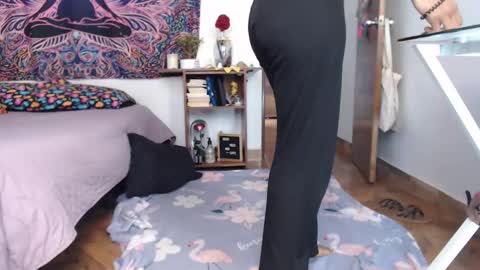 Cutie pie online show from 10/21/25, 02:51