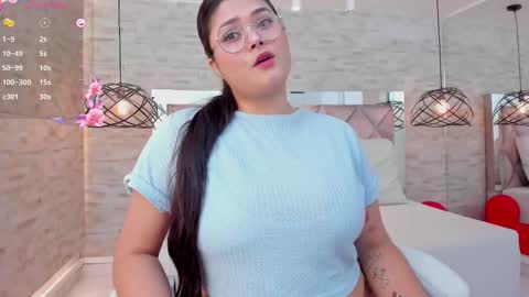 Snapshot of im_mou_ chatting on 02/19/25, 12:44 im mou online show from 02/19/25, 12:44