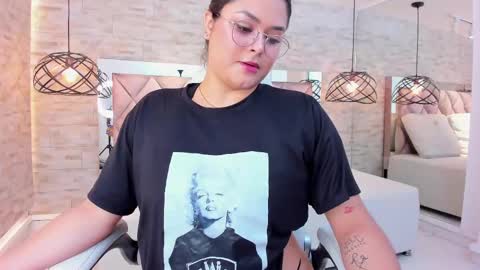 Snapshot of im_mou_ chatting on 02/26/25, 12:36 im mou online show from 02/26/25, 12:36