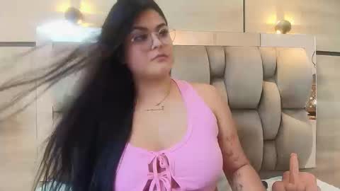 Snapshot of im_mou_ chatting on 09/25/25, 01:37 im mou online show from 09/25/25, 01:37