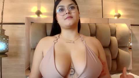 Snapshot of im_mou_ chatting on 10/11/25, 12:36 im mou online show from 10/11/25, 12:36