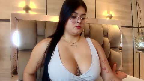 Snapshot of im_mou_ chatting on 10/14/25, 12:50 im mou online show from 10/14/25, 12:50