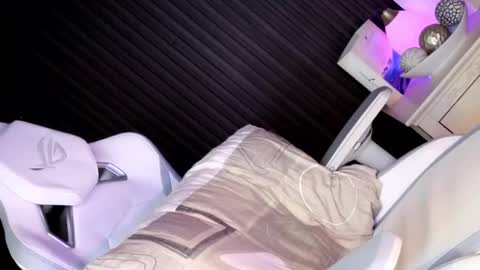 Snapshot of im_ur_nightmare chatting on 12/14/25, 09:47 Candy Moore online show from 12/14/25, 09:47