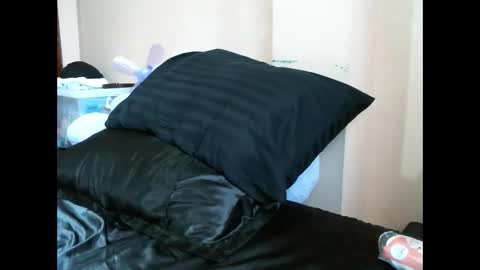 Snapshot of im_your_secret chatting on 11/20/25, 03:28 im_your_secret online show from 11/20/25, 03:28