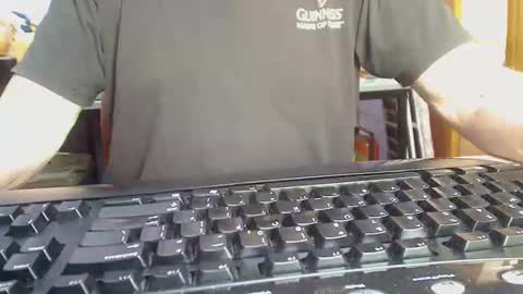 Snapshot of imaussiechris chatting on 01/12/25, 11:47 Aussie Guy online show from 01/12/25, 11:47