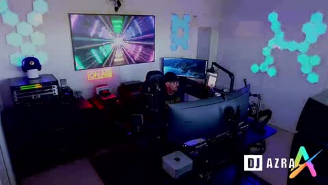 Snapshot of imdjazra chatting on 01/12/25, 04:40 DJ Azra online show from 01/12/25, 04:40