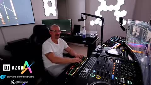 Snapshot of imdjazra chatting on 02/21/25, 02:06 DJ Azra online show from 02/21/25, 02:06