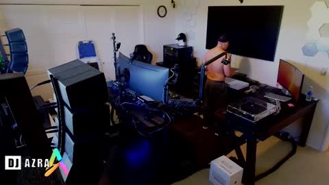 Snapshot of imdjazra chatting on 02/22/25, 08:42 DJ Azra online show from 02/22/25, 08:42