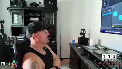 Snapshot of imdjazra chatting on 10/06/25, 04:37 DJ Azra online show from 10/06/25, 04:37