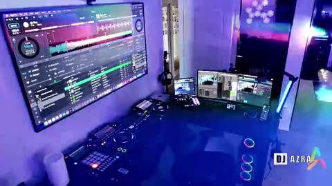 Snapshot of imdjazra chatting on 10/17/25, 09:28 DJ Azra online show from 10/17/25, 09:28