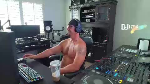 Snapshot of imdjazra chatting on 06/09/26, 10:54 DJ Azra online show from 06/09/26, 10:54