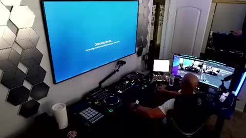 Snapshot of imdjazra chatting on 07/30/26, 07:02 DJ Azra online show from 07/30/26, 07:02