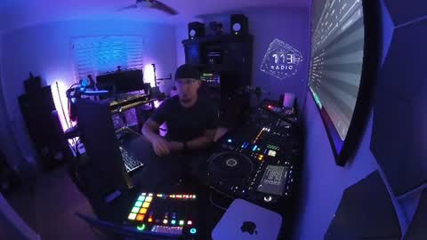 Snapshot of imdjazra chatting on 08/01/26, 03:17 DJ Azra online show from 08/01/26, 03:17
