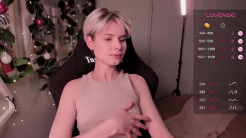 Snapshot of imnotmia chatting on 12/19/24, 08:34 Mia online show from 12/19/24, 08:34