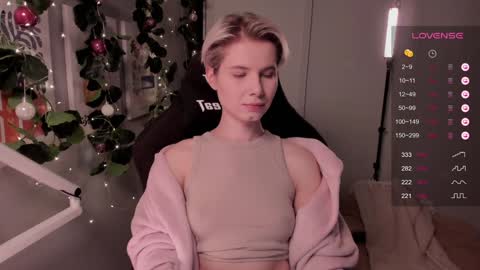 Snapshot of imnotmia chatting on 12/23/24, 05:32 Mia online show from 12/23/24, 05:32