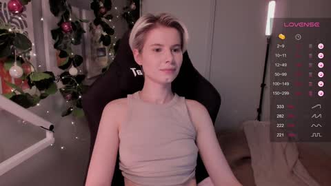 Snapshot of imnotmia chatting on 12/23/24, 08:36 Mia online show from 12/23/24, 08:36