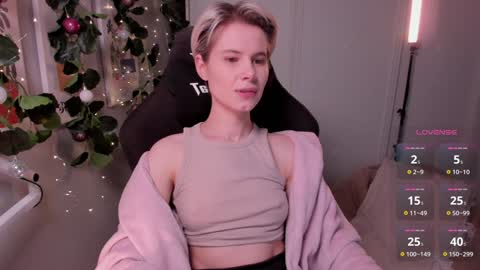 Snapshot of imnotmia chatting on 01/04/25, 08:16 Mia online show from 01/04/25, 08:16