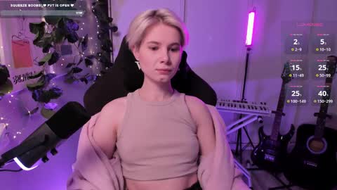 Snapshot of imnotmia chatting on 02/14/25, 09:45 Mia online show from 02/14/25, 09:45