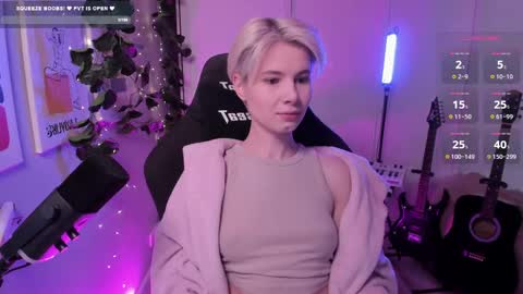 Snapshot of imnotmia chatting on 02/19/25, 09:50 Mia online show from 02/19/25, 09:50