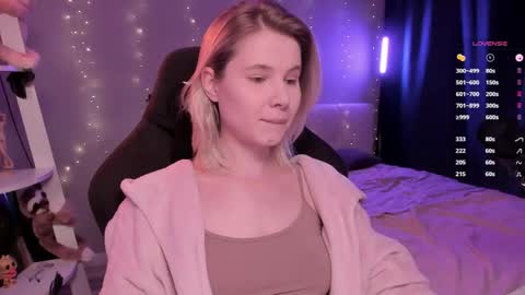 Mia online show from 04/12/26, 10:09