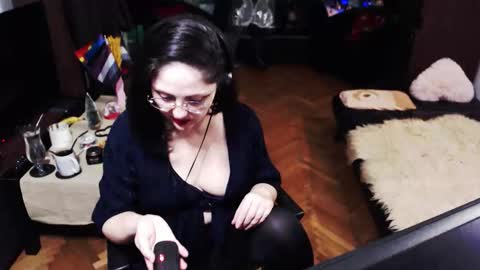 Empress online show from 12/22/25, 06:05