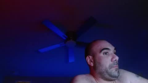 Snapshot of imthatfnguy chatting on 02/18/25, 01:32 I use to be imeverythingandnothing online show from 02/18/25, 01:32