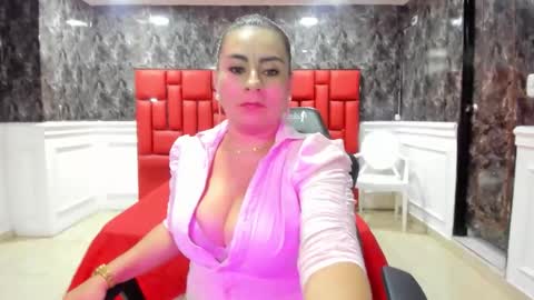 Snapshot of imyourdirtymilf chatting on 10/08/25, 08:39 Karina online show from 10/08/25, 08:39