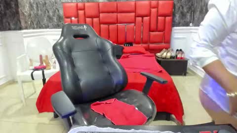 Snapshot of imyourdirtymilf chatting on 11/07/25, 07:47 Karina online show from 11/07/25, 07:47