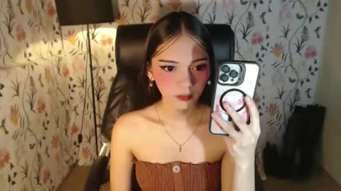 Snapshot of imyourlegalbaby chatting on 02/04/25, 05:21 Aki online show from 02/04/25, 05:21