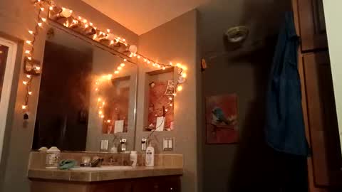 Snapshot of in_this_moment_ chatting on 12/21/25, 06:20 in_this_moment_ online show from 12/21/25, 06:20