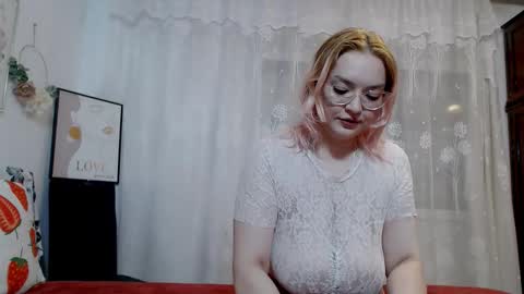 Snapshot of ina_pearl chatting on 09/19/25, 05:46 Ina online show from 09/19/25, 05:46