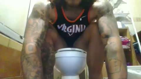 Snapshot of incubusboy30 chatting on 12/19/25, 02:46 dante online show from 12/19/25, 02:46