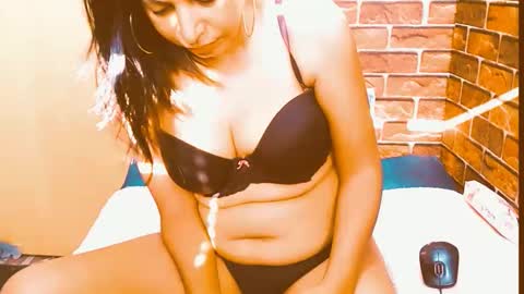 Snapshot of indian_spice_girl chatting on 06/11/26, 07:17 indian_spice_girl online show from 06/11/26, 07:17