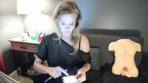 IndianaCooper - Showtimes - Mon-Fri 12pm and 930PM CST SatSun 930pm CST online show from 02/11/25, 04:22