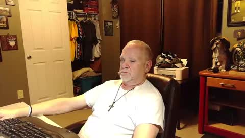 Snapshot of indianapapa chatting on 11/10/25, 03:38 Papa online show from 11/10/25, 03:38