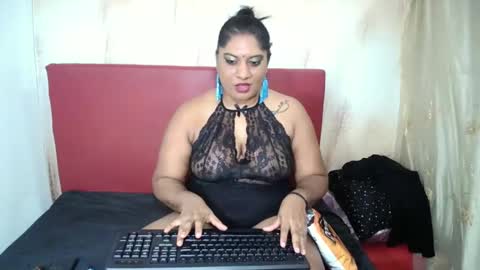 Snapshot of indianchantal chatting on 01/13/25, 05:12 chantal online show from 01/13/25, 05:12