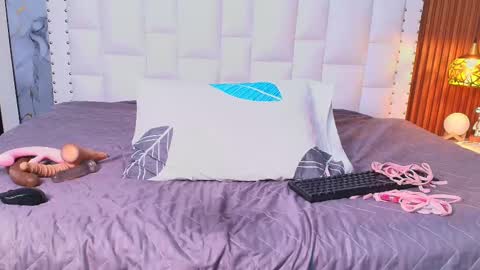 Snapshot of indiancutiie chatting on 02/21/25, 10:26 LITTLE AINHOA online show from 02/21/25, 10:26