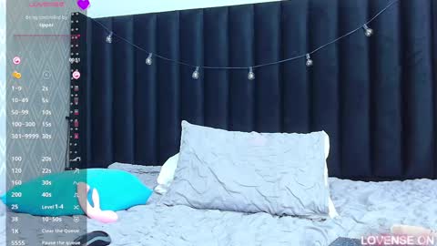 Snapshot of indiancutiie chatting on 03/12/25, 12:20 LITTLE AINHOA online show from 03/12/25, 12:20